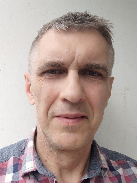 Portrait of Artur Kuś, founder of Arti24